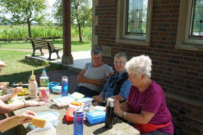 Pause an der Kapelle 