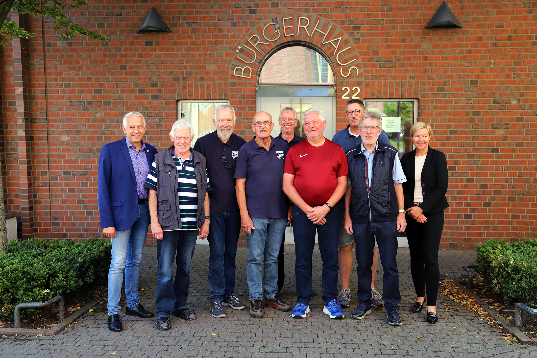 Die fleißigsten Radler des Siegerteams von links nach rechts: Bürgermeister Willi Sendermann, Bernhard Dirkmann, Heiner Dieckmann, Hubertus Schürjann, Werner Sander, Franz-Josef Pötter, Norbert Heinrichs und Daniela Becker (Stadt Olfen)